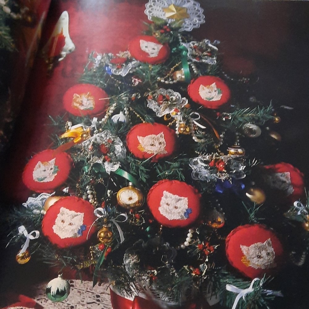 O CHRISTMAS TREE HARDBACK  BOOK. - Picture 13 of 16
